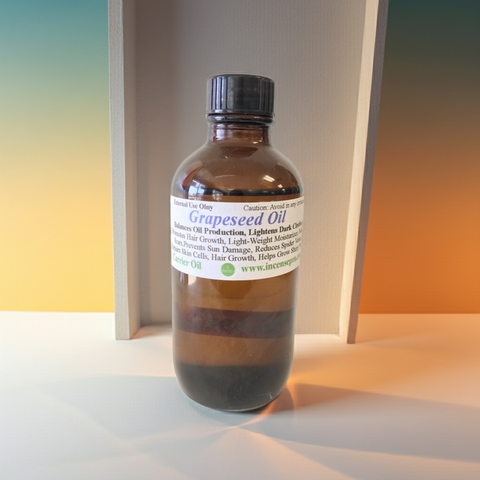 Cold pressed grapeseed carrier oil suitable for skin moisturizing and daily care.