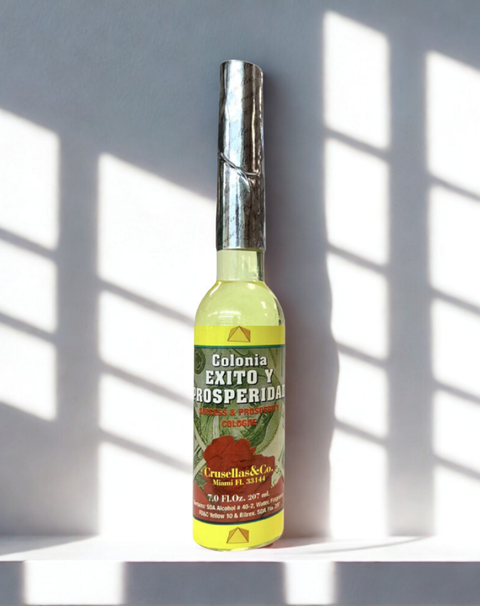 Crusellas Exito y Prosperidad Spiritual Water in a bottle used for spiritual cleansing and success rituals.