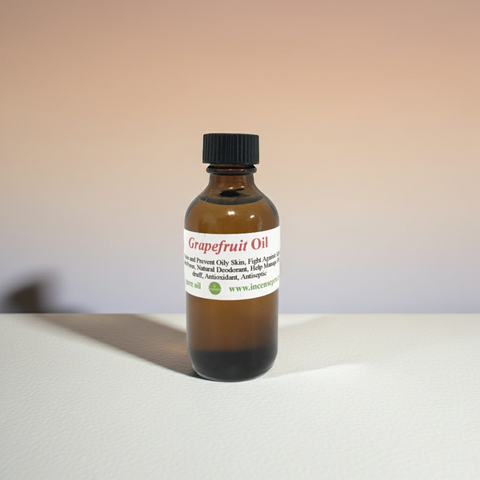 Grapefruit carrier oil used as a skincare ingredient for moisturizing and blending.