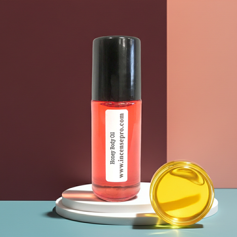 Honey body oil bottle for daily body moisturizing, smoothing skin texture, and maintaining soft skin.