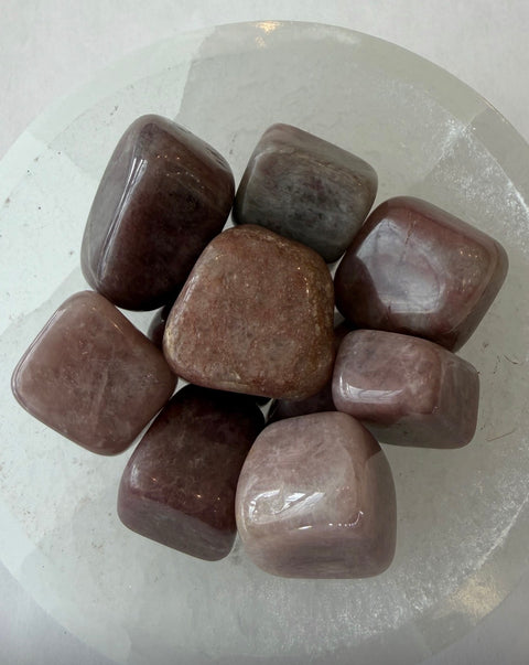 Lavender Quartz Tumbled Stone – natural polished crystal for calm and meditation