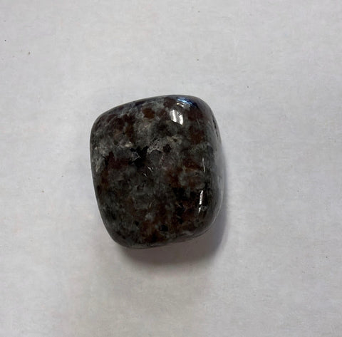 Yooperlite Tumble Stone – 1 Piece (20–30mm) - Incense Pro